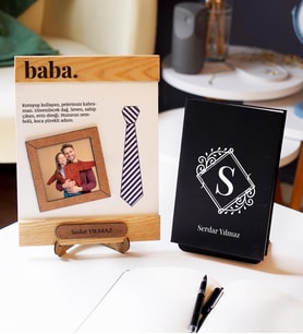 Baba Temalı Kişiye Özel Ahşap Fotoğraflı Çerçeve ve Defter Hediye Seti (Model 1)