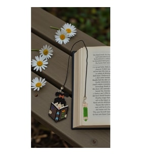 Miyuki Boncuk El Yapımı Kitap Okuyan Kız ve Yeşil Kalem Kitap Ayracı