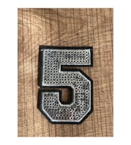 BOY 6X5 CM PUL PAYETLİ TASARIM 5 RAKAM ÜTÜ İLE YAPIŞIR APLİKE ARMA YAMA