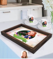 BK Gift Kişiye Özel Kadın En İyi Öğretmen Karikatürlü Doğal Ahşap Tepsi ve 2’li Kahve Fincan Seti-2