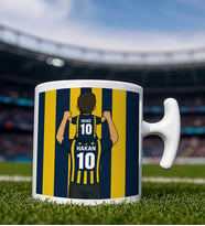 BK Gift Kişiye Özel Baba&Çocuk Sarı-Lacivert Forma Tasarımlı Hammer Kulplu Beyaz Kupa Bardak, Arkadaşa Hediye, Sevgiliye Hediye, Taraftar Hediyesi