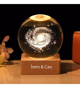 Kişiye Özel Büyük Boy Işıklı Ahşap Kaideli Samanyolu Temalı Cam Küre 8cm