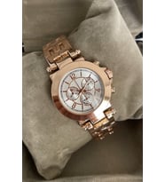 Özel Saat Kutulu Şıklığın Adı Metal Kordonlu Rose Gold Renkli Kadın Kol Saati Özel Günler İçin Hanıma Kadına Arkadasa Dosta Flörte Sevgiliye Anneye Ablaya Kardese Yakınınıza Sürpriz Kol Saati Hediyesi Doğum Günü Yıldonumu