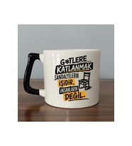 G*tlere Katlanmak Sandalyelerin İşidir Baskılı Siyah Kulplu Prime Kupa - Komik Hediye Bardak Fincan