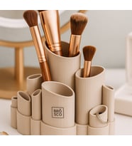 3D Tasarım Modern Bambu Formlu Makyaj Organizeri - Estetik Fırçalık ve Takı Düzenleyici Stand (Çok Renkli)