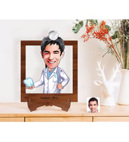 BK Gift Kişiye Özel Erkek Diş Hekimi Karikatürlü Ahşap Standlı 3D Biblo-3 (Beyaz)