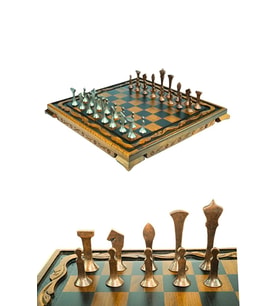 MC44 Büyük Boy Metal Satranç Takımı – Gerçek Ceviz Tahta – El Yapımı Antik Taşlar 35x35cm