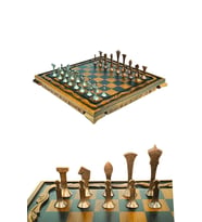 MC44 Büyük Boy Metal Satranç Takımı – Gerçek Ceviz Tahta – El Yapımı Antik Taşlar 35x35cm