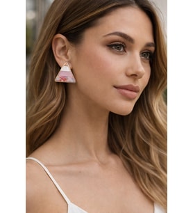 Geometrik Üçgen Detaylı Pembe Sedef Küpe (Gold)