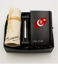29 Ekim Tasarımlı Kanvas Bez Çanta & Kişiye Özel Siyah Defter & Beyaz Tükenmez Kalem Hediye Seti