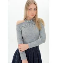 9100936 Yumoş Tek Omuzu Açık İncili Bluz GRI (Gri)