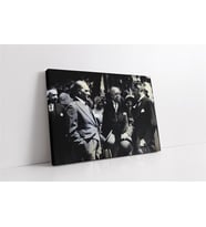 Atatürk Arkadaşlarıyla Sohbet Ederken