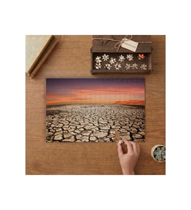 Kurak Çatlak Toprak - Kızıl Gökyüzü Tasarımı 240 parça Ahşap Puzzle Ahşap Kutuda MP06637