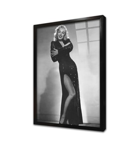 Marliyn MonroeSiyah Kıyafetiyle Çerçeveli Cam Tablo