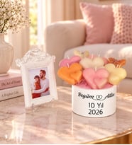 Premium Kişiye Özel Fotoğraf Çerçeveli Doğumgünü Yıldönümü Özel Günler İçin İsimli ve Tarihli Dekoratif Beton Saksıda Mum Buketi