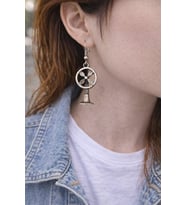Vintage Pervane Figürlü Gümüş Renk Unisex Sallantılı Küpe