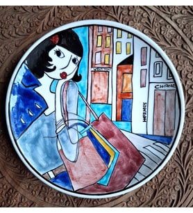 Loya Handmade -  El Yapımı Dekoratif Çini Tabak (Modern Kızlar Serisi-Alış-veriş)