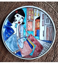 Loya Handmade -  El Yapımı Dekoratif Çini Tabak (Modern Kızlar Serisi-Alış-veriş)