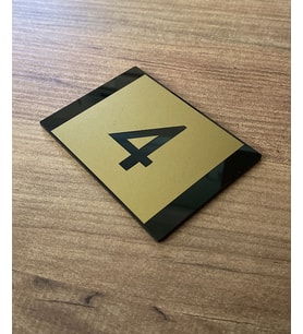 Yönline Minimal Gold Tasarım Daire Kapı Numarası