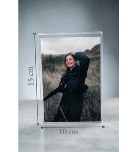 Stüdyo 14 - Kişiye Özel Fotoğraflı L Stand Şeffaf Pleksi Masaüstü Çerçeve 10x15 cm - Dikey Pleksi Fotoğraf Standı