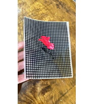 18X14 CM ÜTÜ İLE YAPIŞAN EKOSE ÇİÇEKLİ TRANSFER BASKI TİŞÖRT BASKI ARMA (Kırmızı)