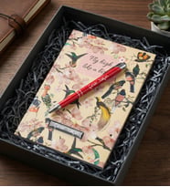 Kişiye Özel Kuş Motifli Defter & Kırmızı Kalem Ofis Hediye Seti (Sarı)