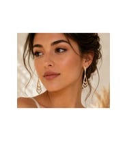 XUPING ROSE RENK SALLANTILI ÜÇGEN KÜPE ACR9851