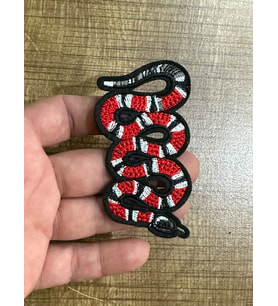 5X8 CM ÜTÜ İLE YAPIŞAN YILAN ARMA APLİKE DİKİŞ AKSESUARI