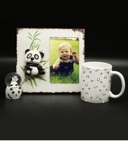 Kişiye Özel Panda Özel Tasarım 3 Boyutlu Çerçeve& Panda Mini Işıklı Kar Küresi& Panda Baskılı Kupa Hediye Seti