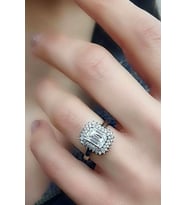 Sky Diamond Taşlı 925ayar Gümüş Üzerine Beyaz Altın Kaplama Baget Tek Taş Yüzük