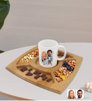 BK Gift Kişiye Özel Sevgililer Karikatürlü Beyaz Kupa ve Doğal Masif Ahşap 4 Bölmeli Sunum Tabağı Çerezlik Hediye Seti-93