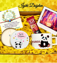 Kişiye Özel İyi Ki Doğdun Sevimli Panda Kupa Bileklik & Mum Doğum Günü Hediyesi