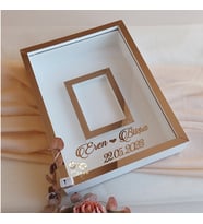 Fotoğraflı Beyaz 30x40 cm Fotoğraf Bölümlü Yarı Bronz Kaplamalı Ledli İsimli Gül Kutusu! Anı Çerçevesi