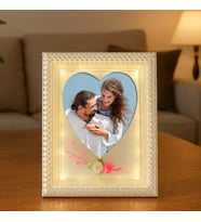 Kalpli LED Işıklı Kristal Fotoğraf Çerçevesi – 20×25 cm Kişiye Özel Fotoğraf Baskısı Dahil