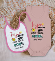 BK Kids Kişiye Özel Teyze Anne Gibi Tasarımlı Pembe %100 Pamuklu Askılı Sıfır Kol Bebek Body Zıbın ve Mama Önlüğü Hediye Seti