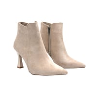 Beyaz (Oc Shoes) Pena Sivri Burunlu Kadın  İnce Topuklu Kısa Bot TEN