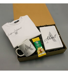 Tasarımlı Beyaz Tişört & Kişiye Özel Beyaz Defter & Beyaz Kupa & Starbucks Vanilla Latte Hediye Seti