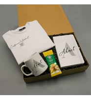 Tasarımlı Beyaz Tişört & Kişiye Özel Beyaz Defter & Beyaz Kupa & Starbucks Vanilla Latte Hediye Seti