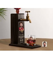 BK Gift Kabartmalı Karikatür Figürlü Musluklu Siyah Ahşap İçki Standı ve Viski Bardağı Hediye Seti, Arkadaşa Hediye, Sevgiliye Hediye-5