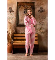 Lukitus Çizgili Düğmeli Gömlek Yaka Peluş Polar Pijama Takımı (Pembe)