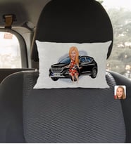 BK Gift Kişiye Özel Plakalı Kadın Hyundai Tucson Karikatürlü Dikdörtgen Araç Koltuk Yastığı-2
