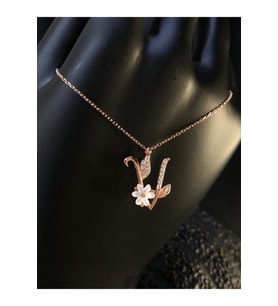 Gümüş Kolye - Fleurs Serisi V Harf Rose 925 Ayar Gümüş Sevgiliye - Eşe - Anneye - Arkadaşa Kolye