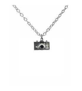 Snapshot Soul – Fotoğraf Makinesi Figürlü Unisex Zincir Kolye (60 cm) (Gümüş)