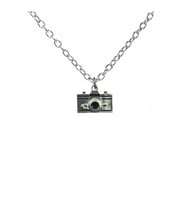 Snapshot Soul – Fotoğraf Makinesi Figürlü Unisex Zincir Kolye (60 cm) (Gümüş)