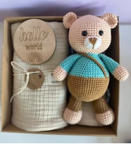 Babyandsheep Dört Katlı Müslin Battaniye-mendil ve amigurumi ayıcık bebek hediye seti