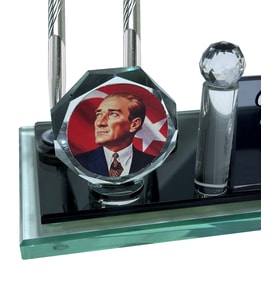 Sentez Masa İsimliği Ofis Aksesuarı Atatürk Masa Üstü İsimlik (Gümüş Gri)
