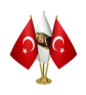 Masa Üstü Atatürk Bayrağı Türk Bayrağı Üçlü Pirinç Direk Masa Bayrak Seti