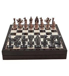 GiftHome Büyük Boy Metal İNGİLİZ Satranç Takımı Antik ve Ceviz Desenli Sandıklı MDF Tahtası(36X36X6 cm.)
