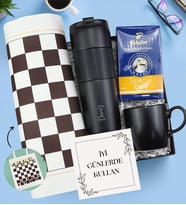 Satranç Baskılı Bez Çanta ve Satranç Taşları & Kupa & Tchibo Special Filtre Kahve & French Pressli Çelik Termos Hediye Seti