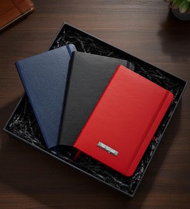 Özel Kutusunda 3 Renk Kişiye Özel Defter Hediye Seti (Siyah Defter & Mavi Defter & Kırmızı Defter)